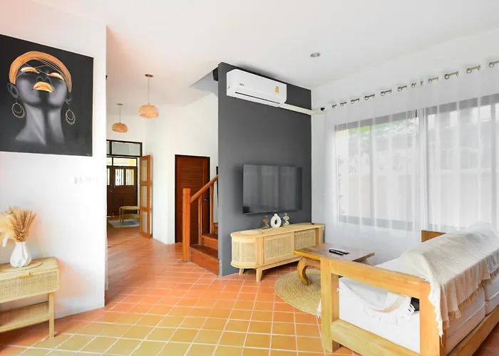 The Orange Villa Near Beach 海灘附近的家庭別墅