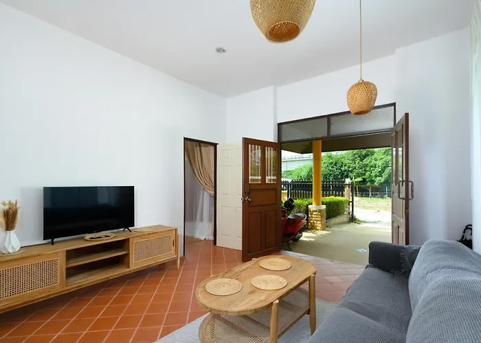 The Orange Villa Near Beach 海灘附近的家庭別墅